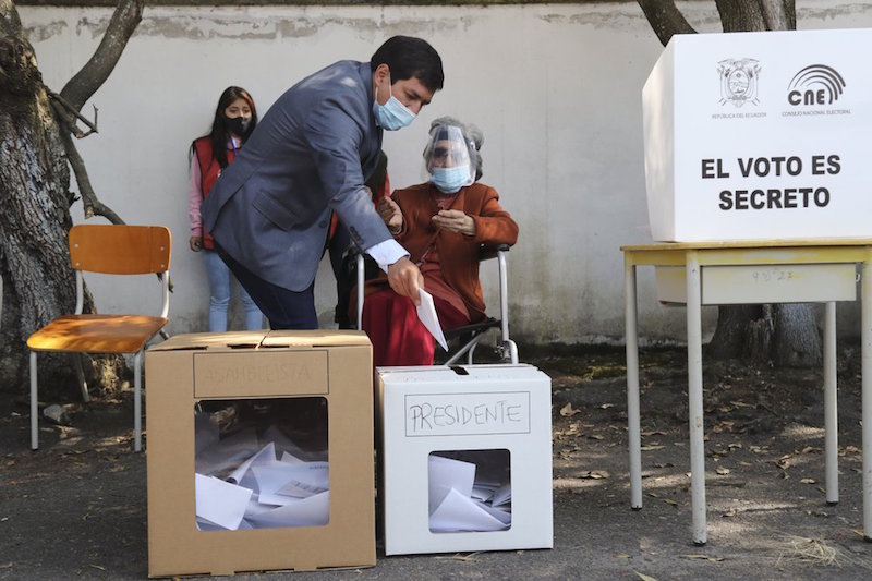 Ecuador vota en comicios presidenciales en medio de pandemia