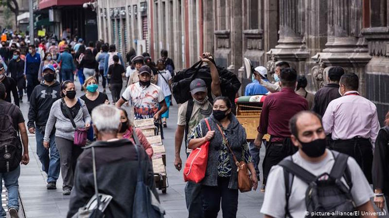 El mundo enfrenta alrededor de 4,000 variantes de Covid-19; mientras Gran Bretaña explora vacunas mixtas