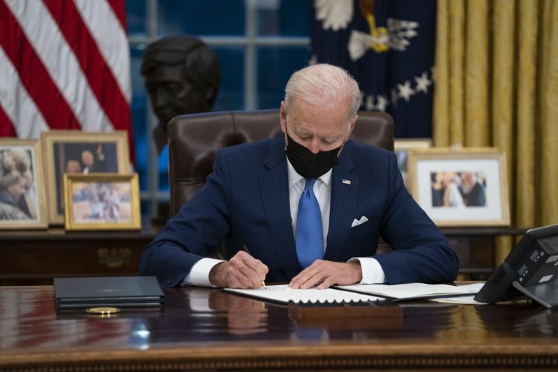 Biden firma nuevas órdenes ejecutivas en materia migratoria