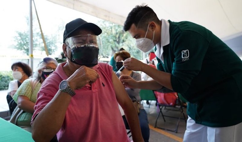 Inicia vacunación de adultos de 50 a 59 años en cuatro alcaldías