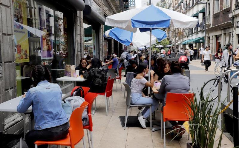 Suman 2,434,562 contagios y 228,838 defunciones por Covid-19