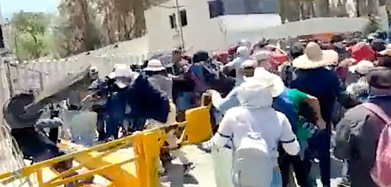 Un muerto y tres lesionados por enfrentamiento entre manifestantes y policías en Pachuca