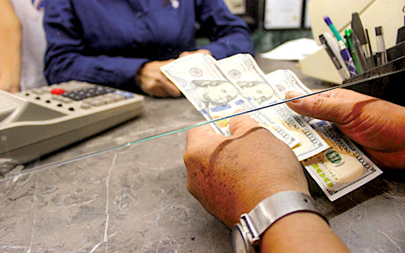 Remesas caen 2.64% en abril pasado: Banxico