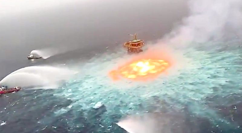 Explota línea submarina en plataforma Ku Sierra de Pemex