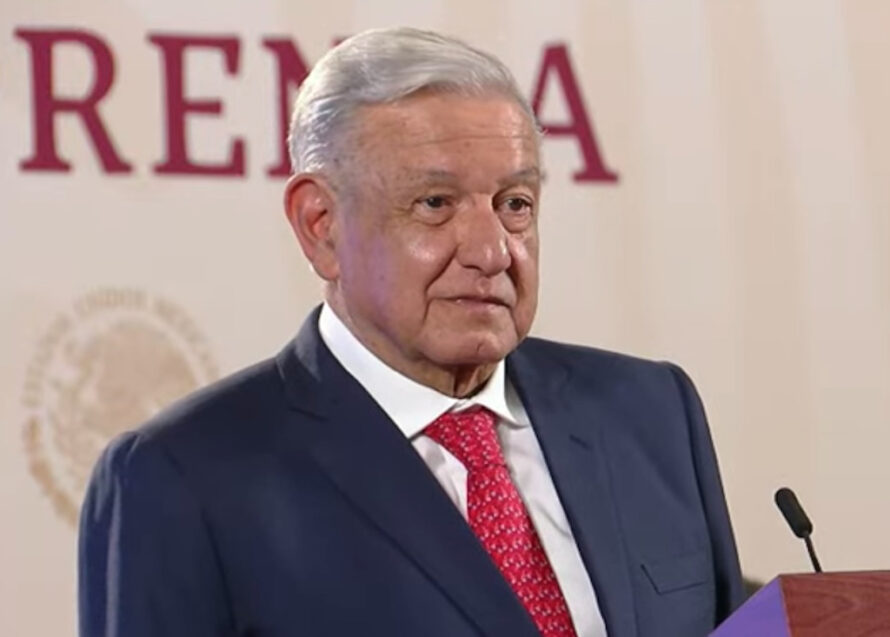 Inicia AMLO ‘mañanera’ cantando ‘Matatero Tero-La’