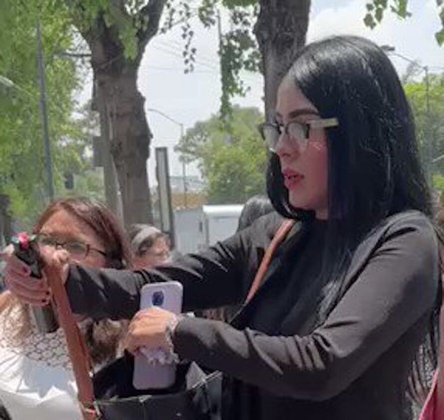 Amedrenta #LadyTepito a familiares de Lesly Martínez durante protesta