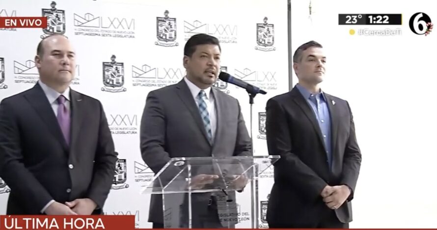 Deja Luis Enrique Orozco gubernatura interina de Nuevo León para que Samuel García asuma sus funciones