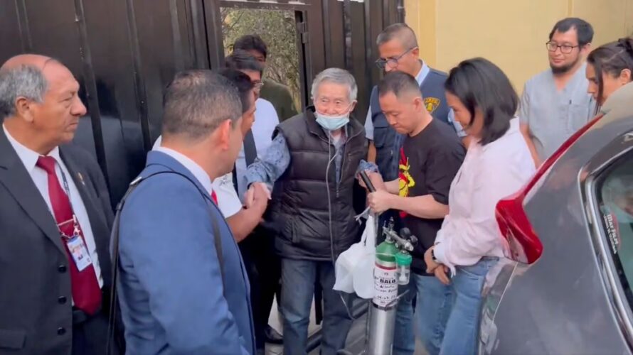 Alberto Fujimori, expresidente de Perú, sale de prisión después de 16 años