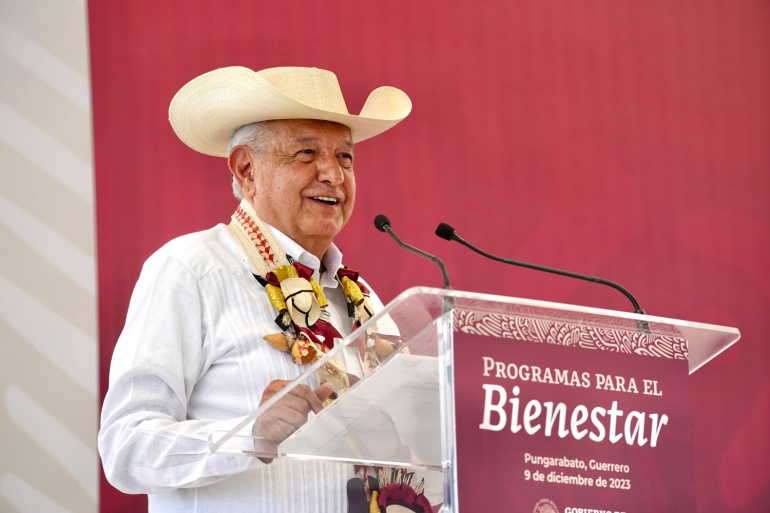 Llama AMLO a combatir la extorsión y el narcotráfico tras enfrentamiento en Texcaltitlán