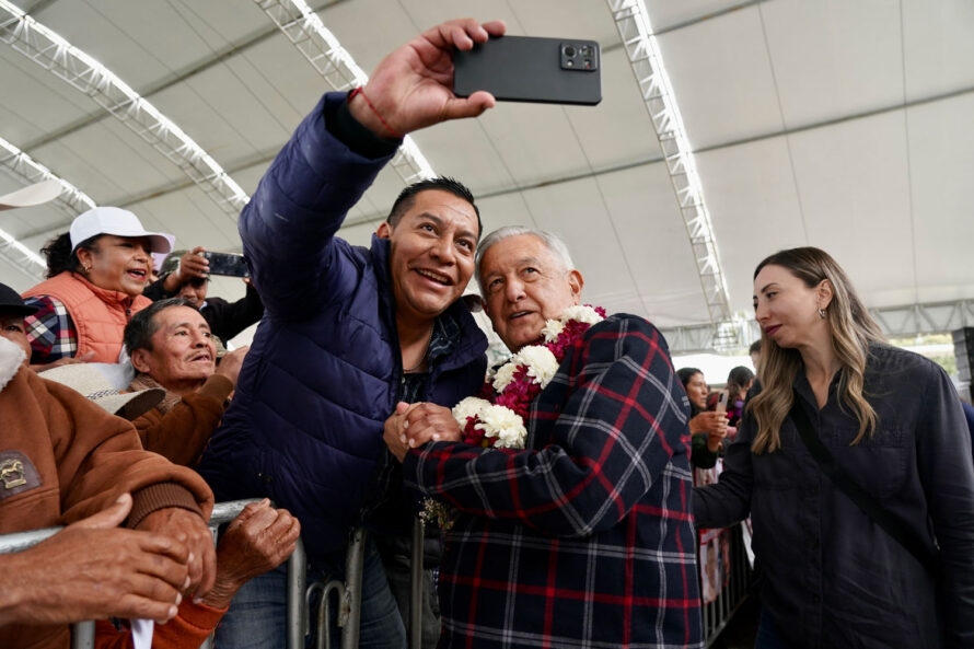 Advierte AMLO que si no se gana mayoría en el Congreso, no habrá presupuesto para programas sociales