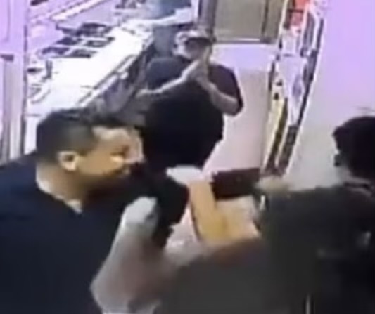 Liberan a “El Tiburón”, que le dio golpiza a joven de Subway