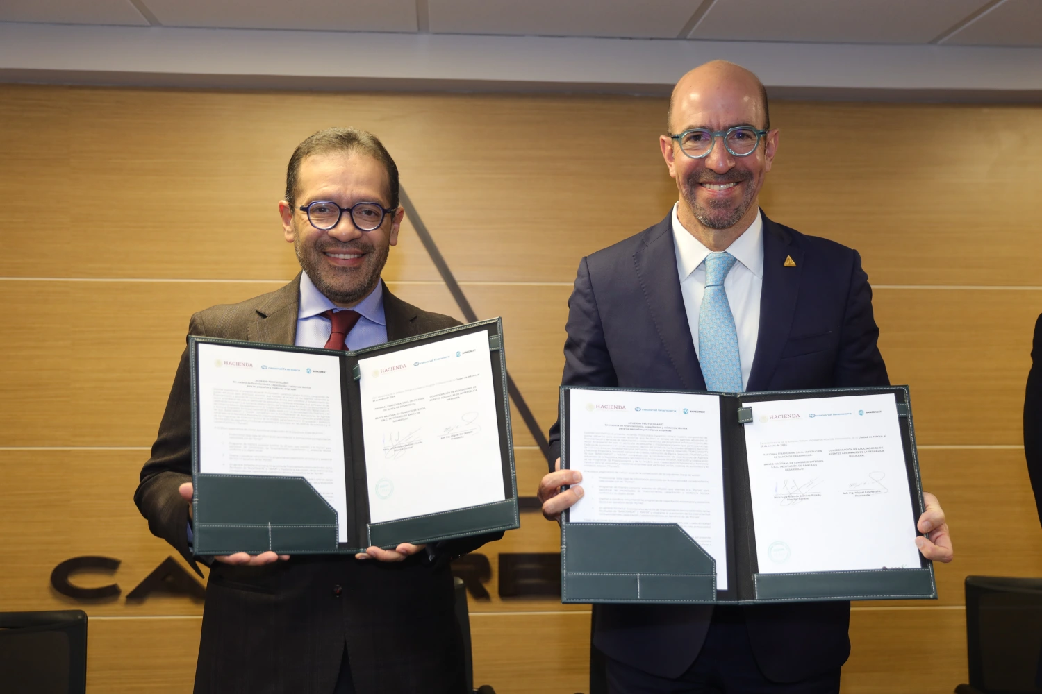 Fortalecimiento del Sector Aduanal: Convenio entre Nafin, Bancomext y Caaarem