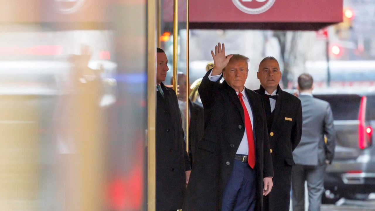 Trump se retira durante la presentación final de la abogada de E. Jean Carroll en caso de difamación