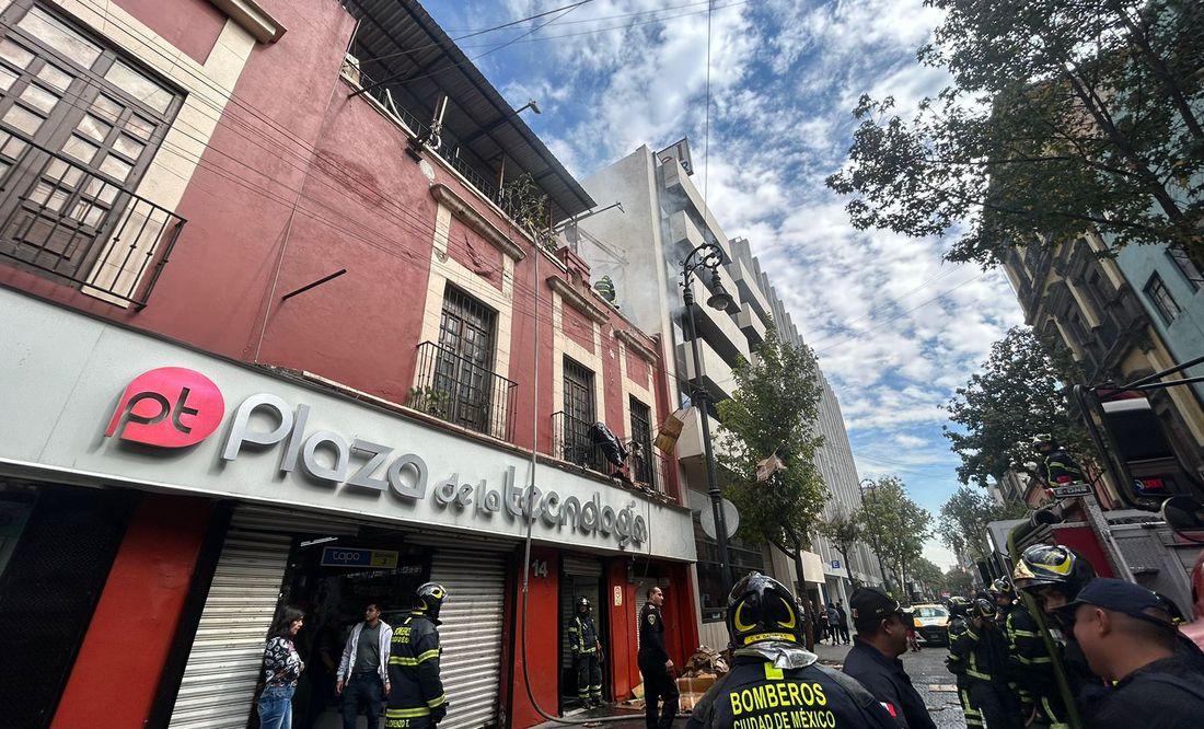 Incendio en Plaza de la Tecnología en la Ciudad de México: Bomberos Actúan Rápidamente