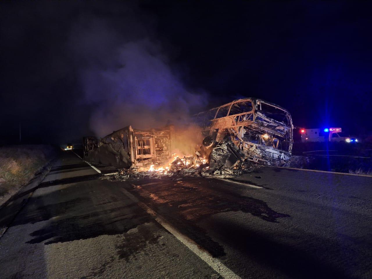 Desolador Amanecer en Elota | Trágico Accidente Causa 22 Víctimas, 14 de Ellas Calcadas y Múltiples Lesionados