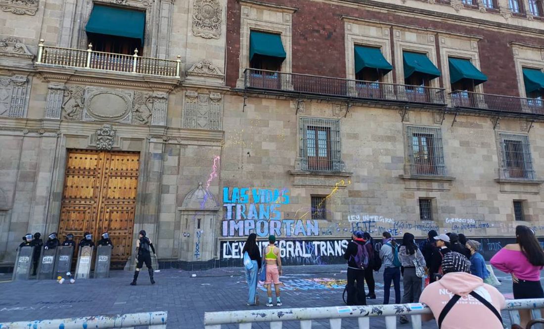 Protesta de Activistas Trans en Palacio Nacional Después de Comentarios del Presidente
