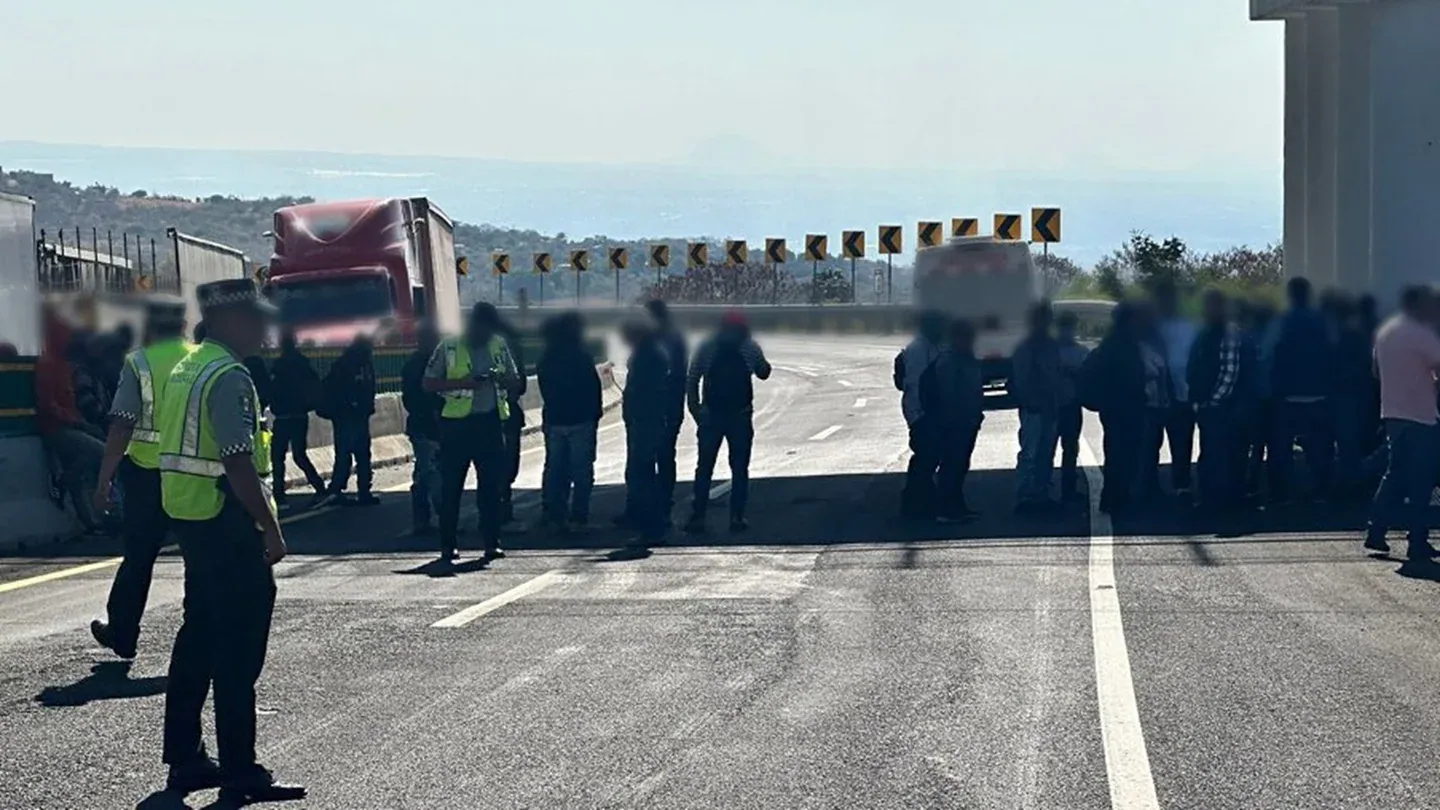Bloqueo en Autopista La Pera-Cuautla: Manifestantes de Tepoztlán Interrumpen la Circulación