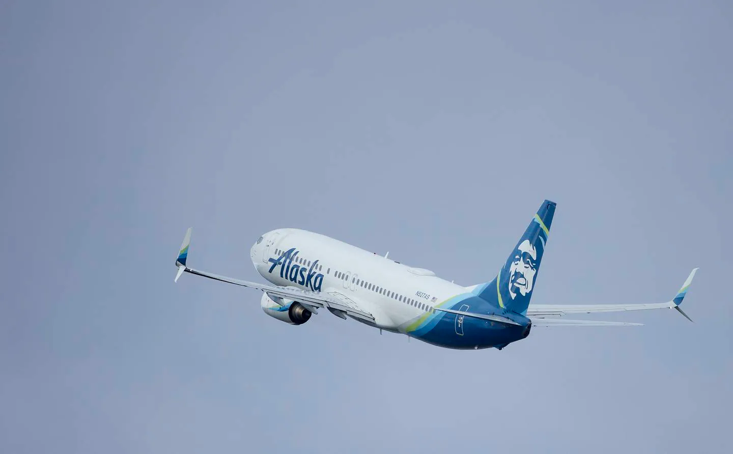 Avión de Boeing de Alaska Airlines estaba bajo limitaciones de uso por luz de advertencia
