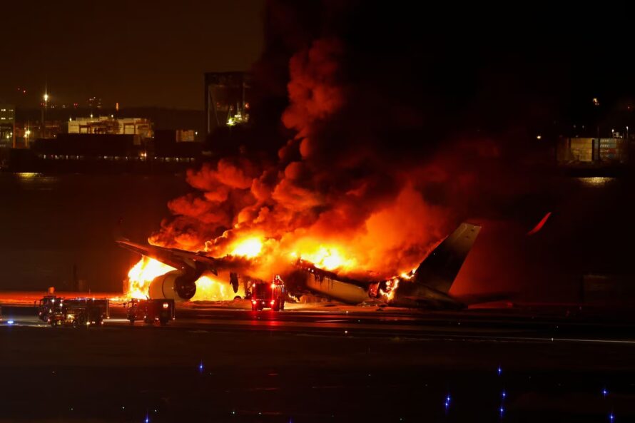 Cinco muertos después de que avión de JAL se estrelló contra otro en aeropuerto de Tokio
