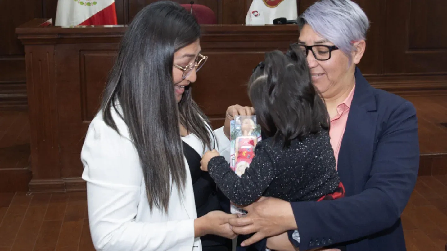 Histórico paso: Primera pareja homoparental adopta en el Estado de México