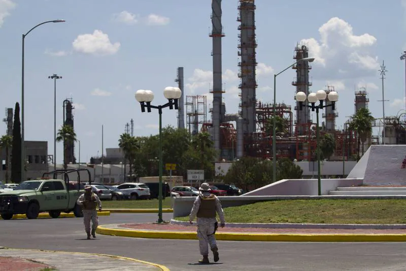 Presentan Denuncia en FGR Contra Pemex por Contaminación en Refinería de Cadereyta