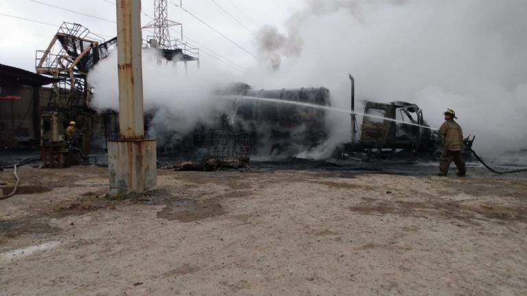 Incendio Consumió Fábrica de Láminas en El Carmen, Nuevo León