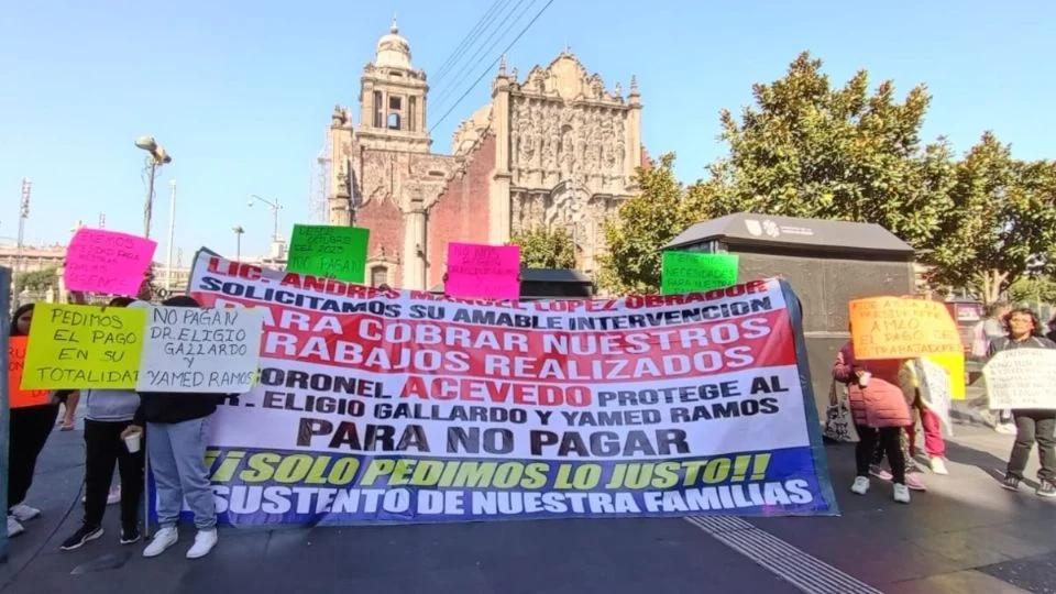 Trabajadores del Tren Maya Denuncian Falta de Pagos en Manifestación Frente a Palacio Nacional