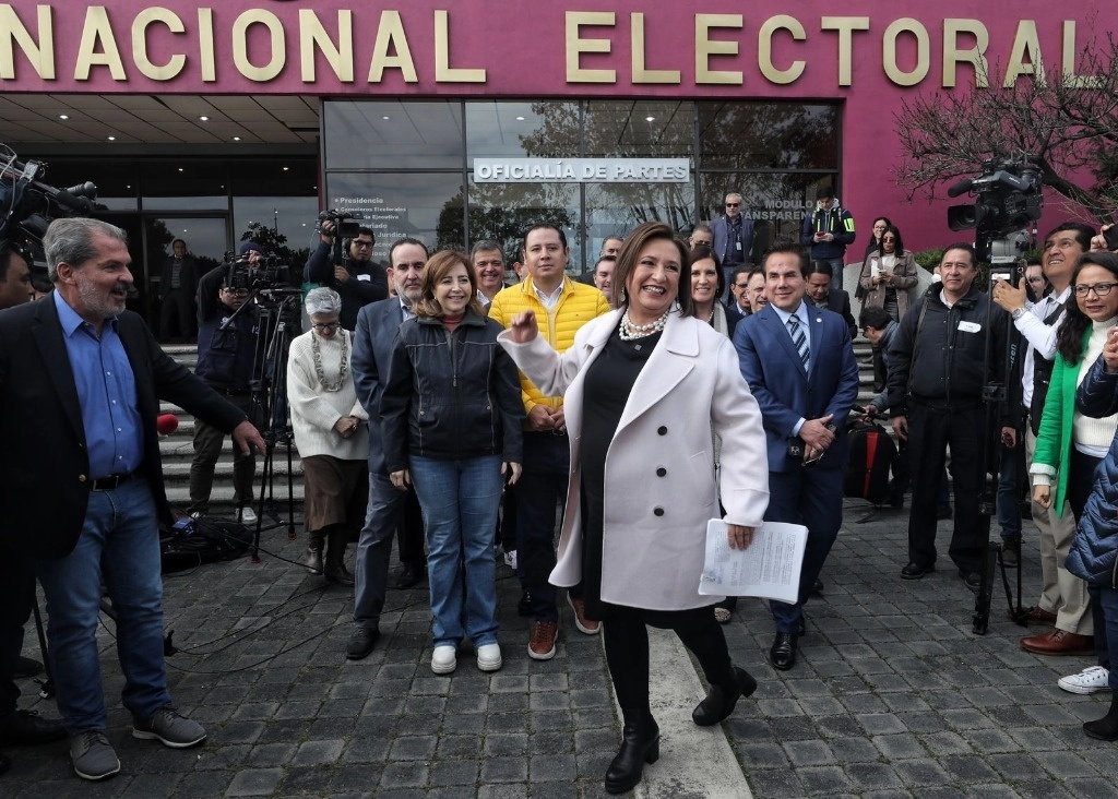 Xóchitl Gálvez se Desvincula de PAN y PRI; Conflicto en Coahuila no Afecta su Precampaña
