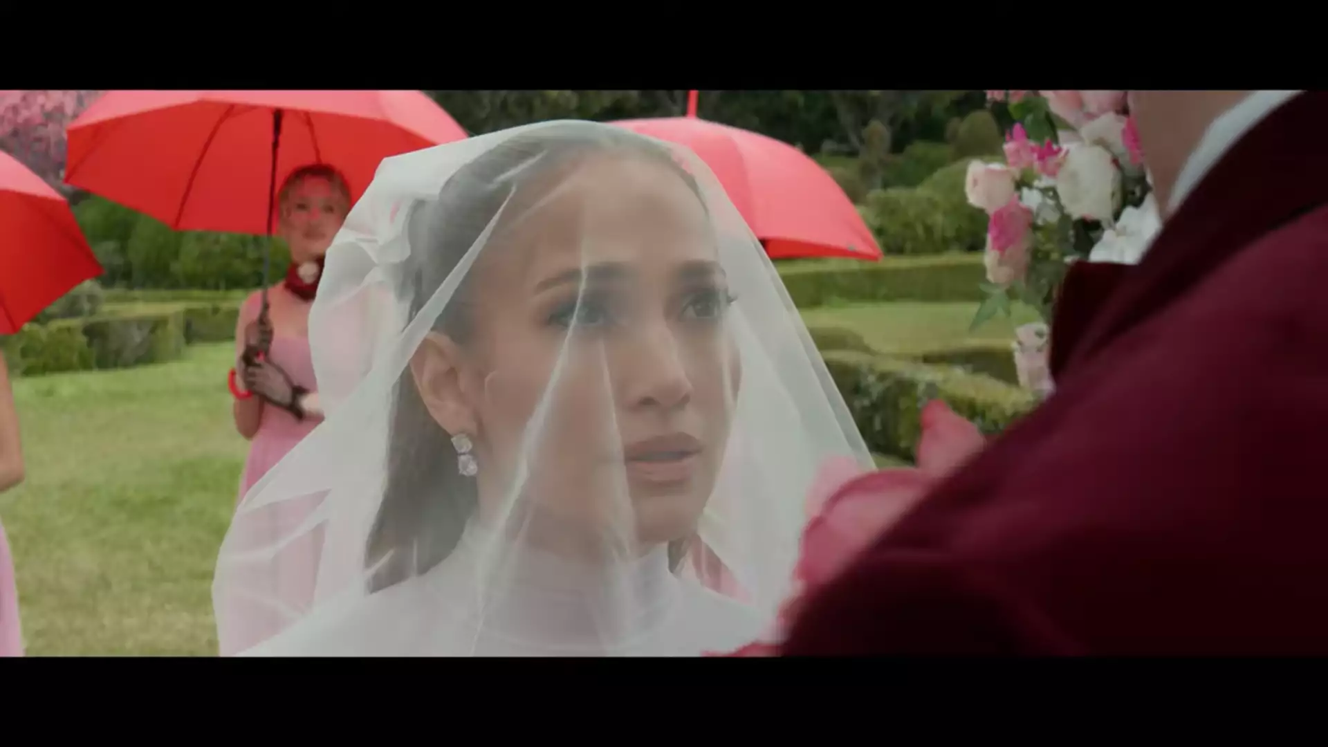 Jennifer López Presenta “Can’t Get Enough” con un Divertido Video Musical