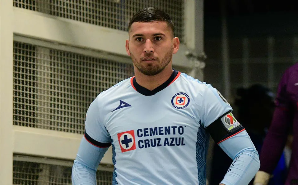 Juan Escobar Abandona Cruz Azul Después de Desavenencia con Anselmi; Recibe Ofertas de Equipos de Liga MX