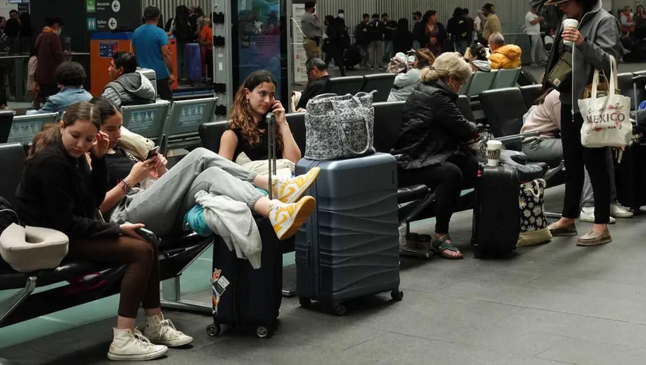 Incidente por Falla de Pantalla en Terminal 1 del AICM: Personal Actuó Rápidamente