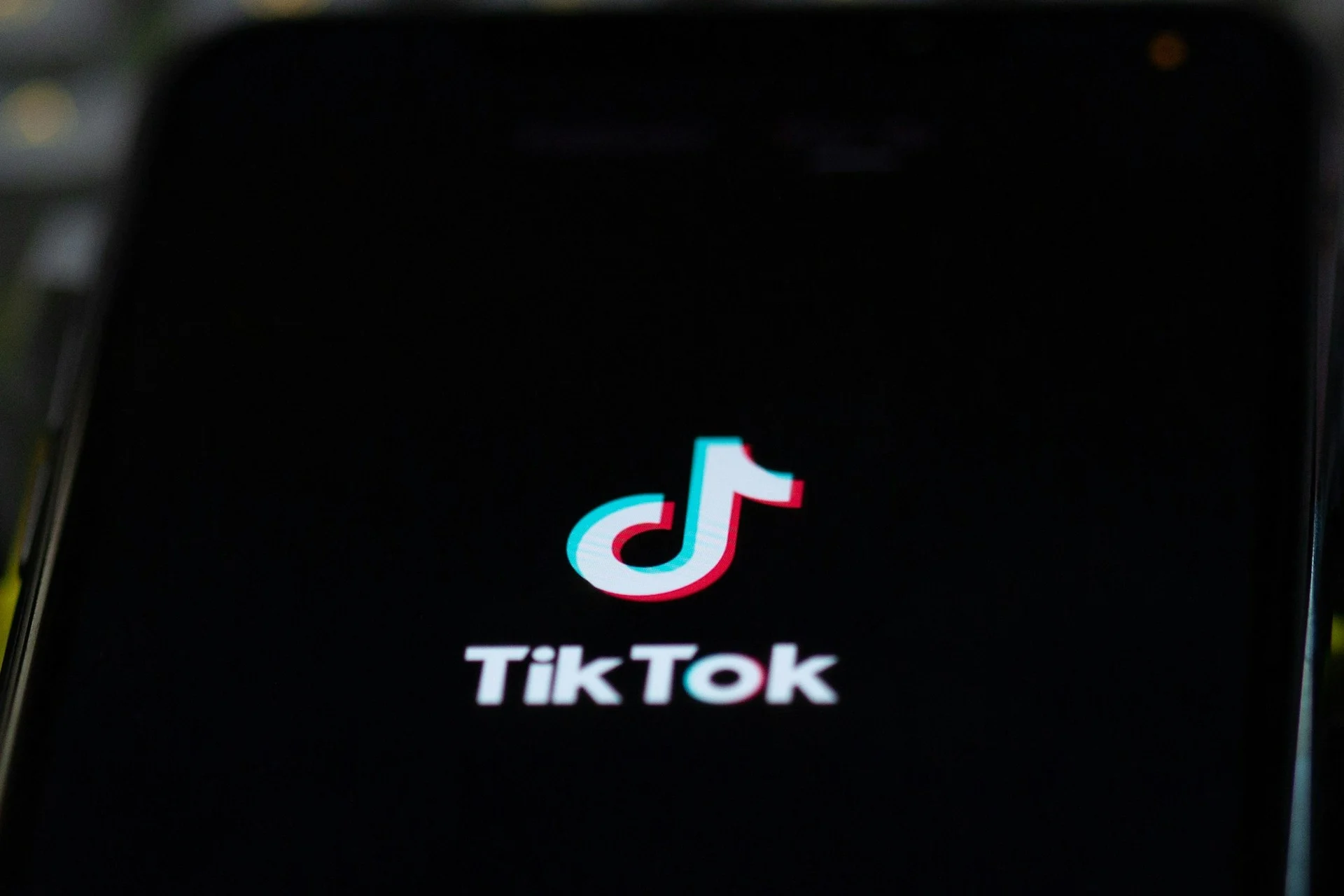 Universal Music Group Finaliza Acuerdo con TikTok: Adiós a Rosalía, Taylor Swift y Más