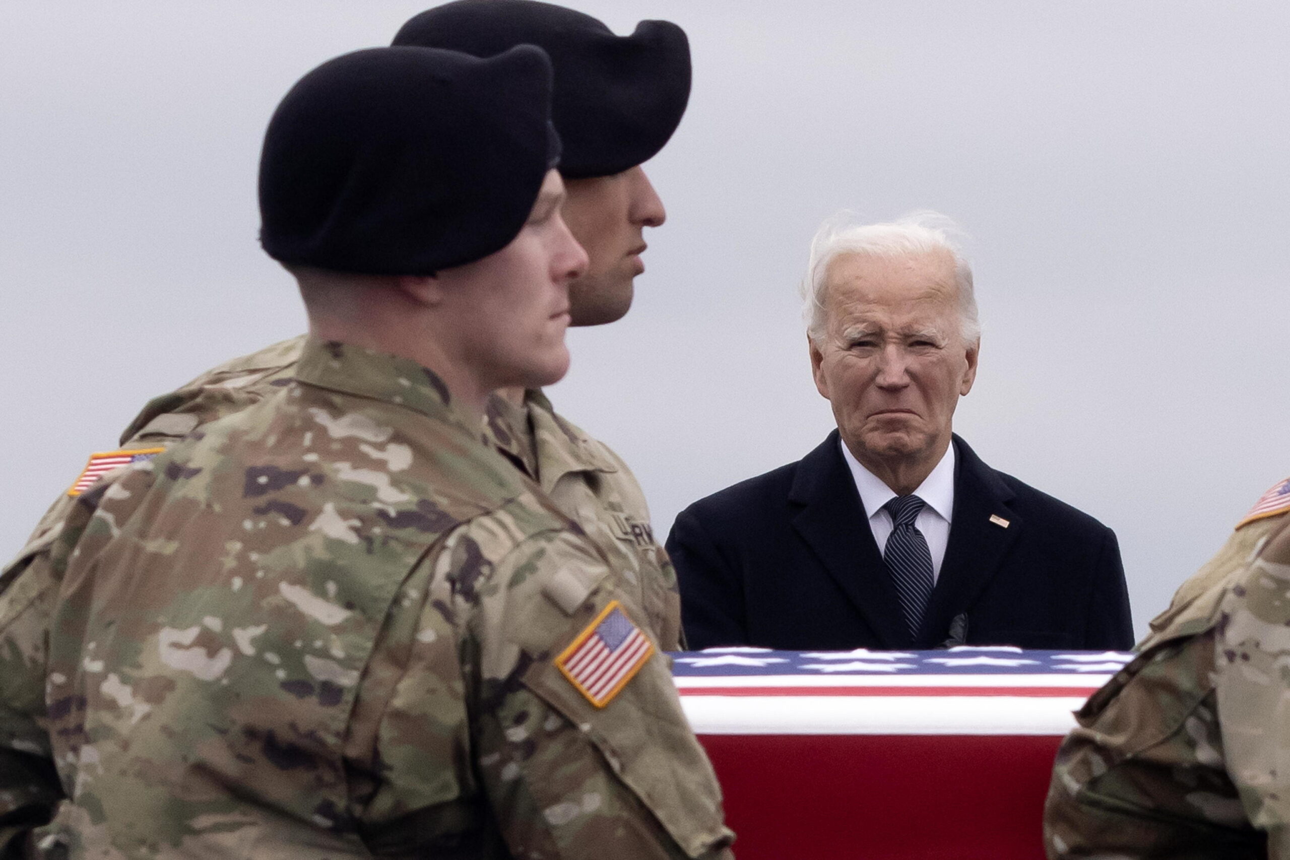 Estados Unidos Responde con Bombardeos en Siria e Irak tras Ataque a Soldados