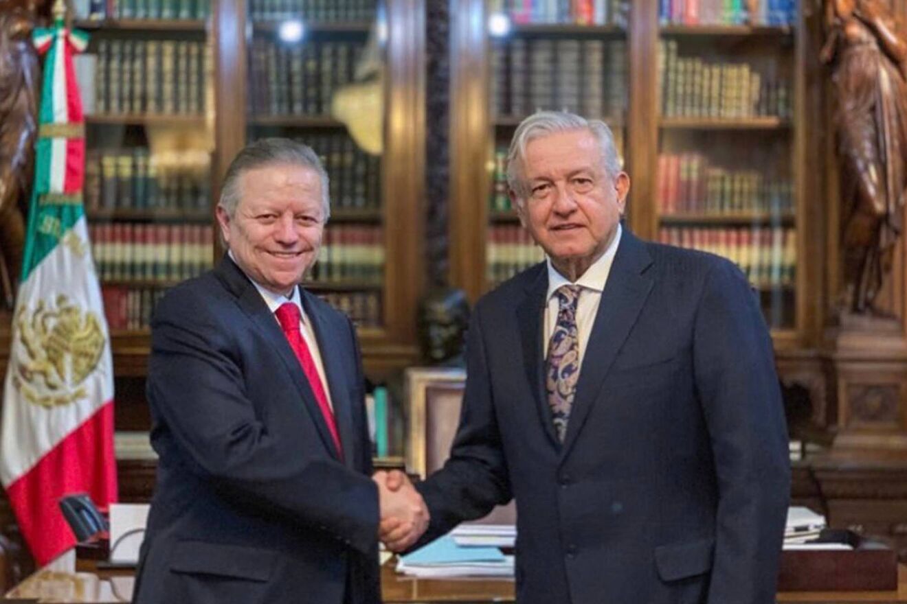 Desvelando la Intervención: El Líder de la Corte y su Complicidad con el Presidente
