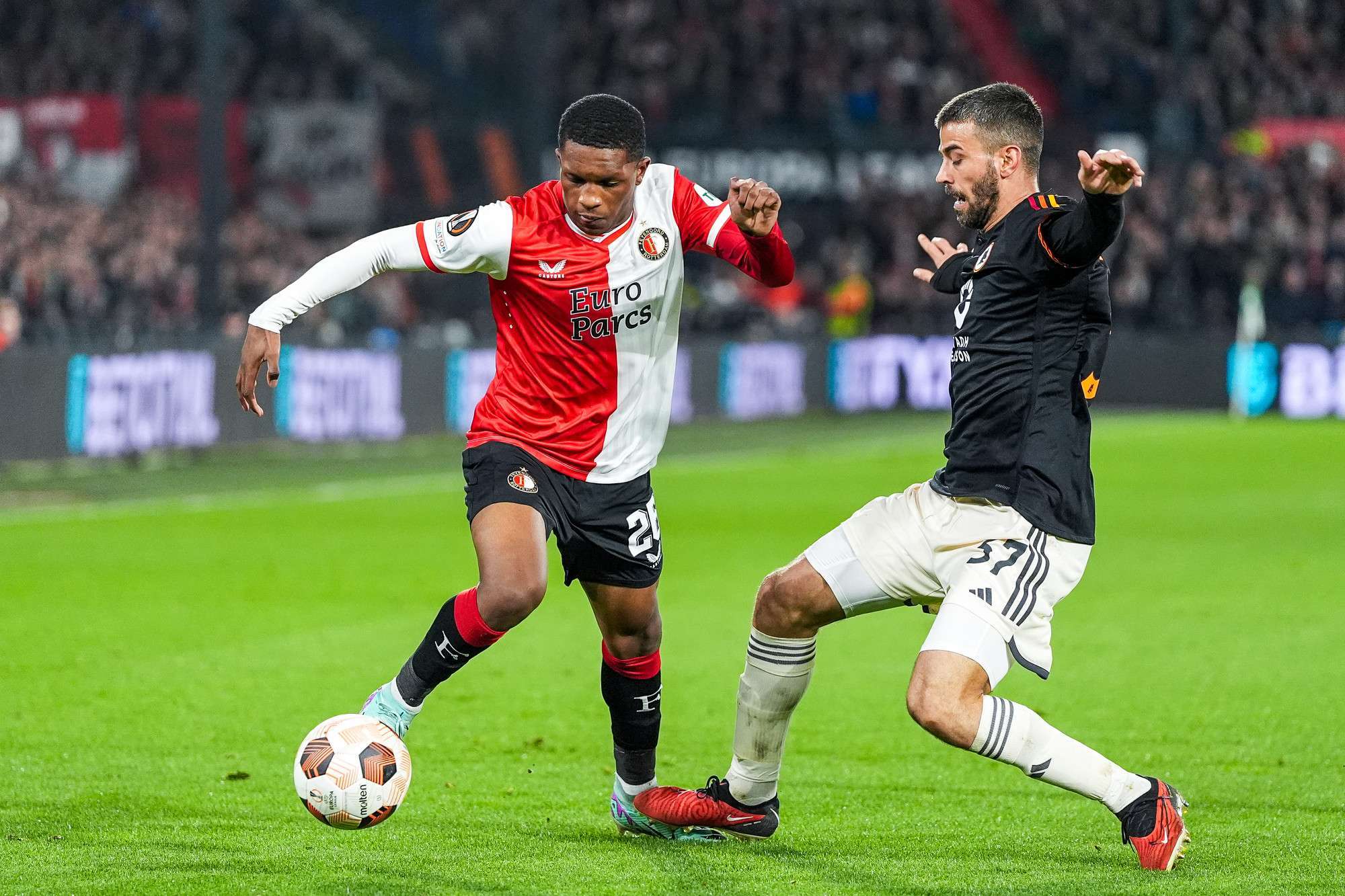 Feyenoord y Roma empatan en emocionante encuentro de la Europa League