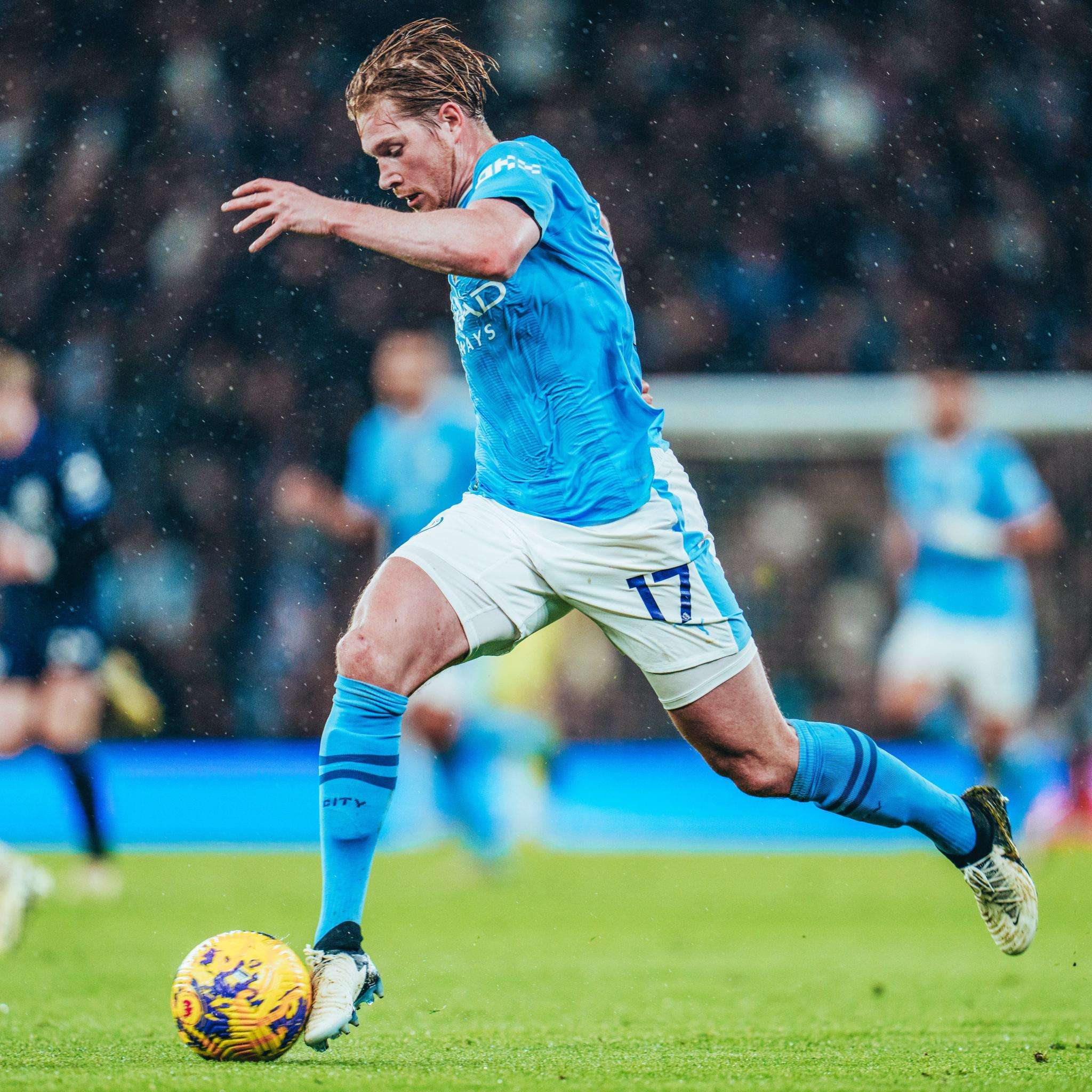 Empate en Manchester: City y Chelsea reparten puntos en la lluvia
