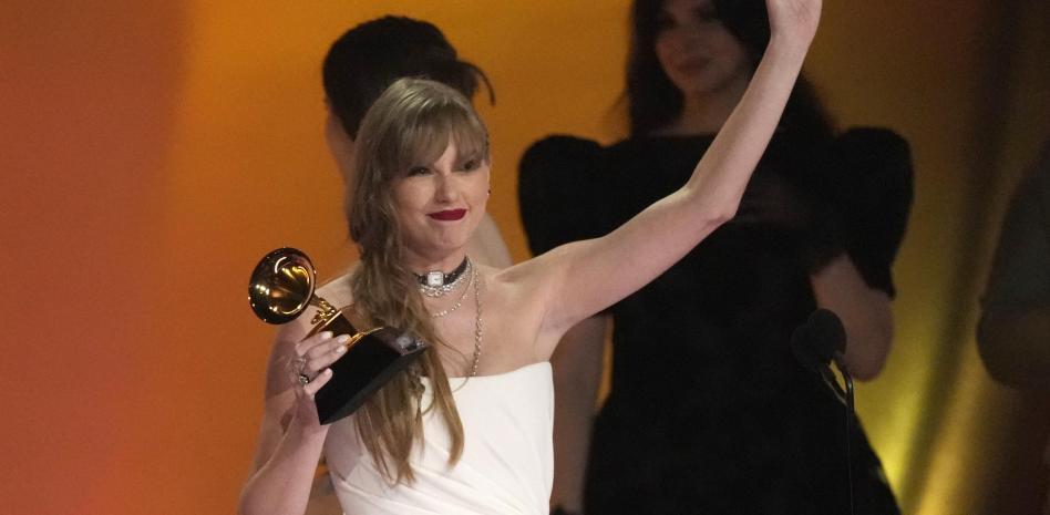 Noche Estelar en los Grammy 2024: Taylor Swift, Miley Cyrus y Otros Triunfadores Deslumbran en la Gala Musical