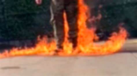 Trágico Suceso en Washington: Miembro de Fuerza Aérea de EE. UU. Fallece tras Prenderse Fuego Frente a Embajada Israelí
