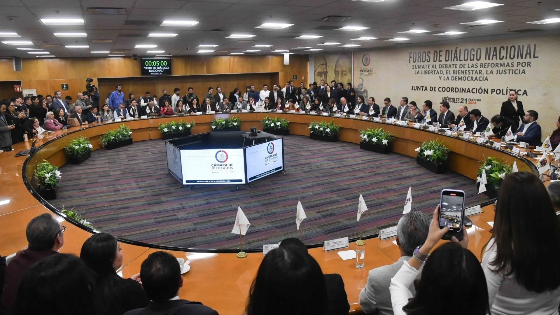Foros de Análisis Abren Debates sobre Iniciativas Presidenciales en el Congreso