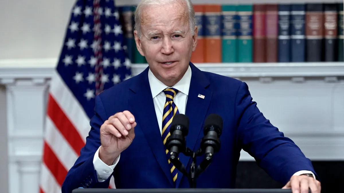 Desafío Financiero en EE. UU.: Biden Anuncia Medidas para Aliviar Deudas Estudiantiles