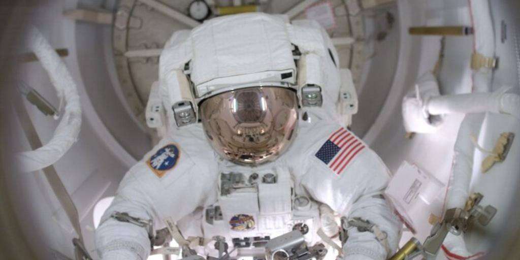 Astronautas vuelven a la Tierra tras viaje privado a estación espacial
