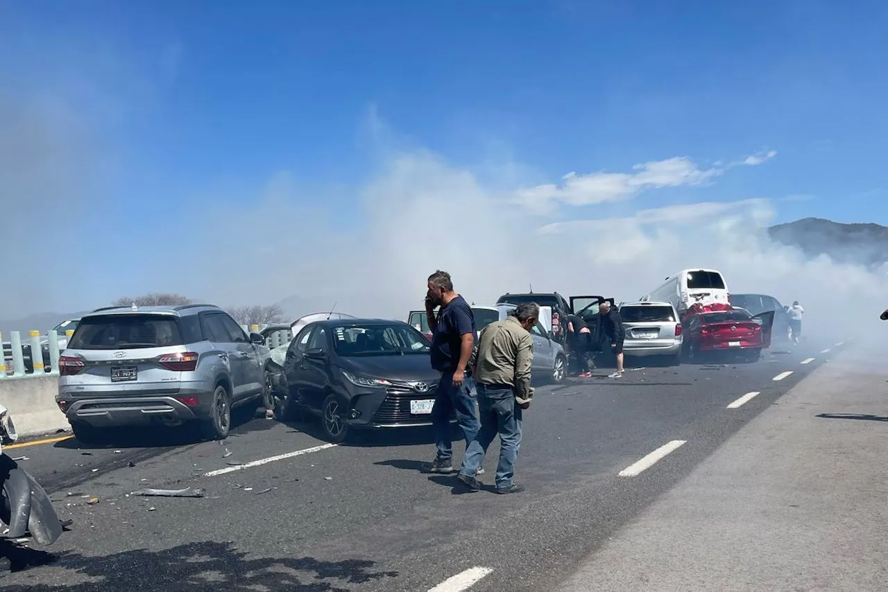 Incidente Vial en la Toluca-Naucalpan a Causa de Incendio en Pastizales