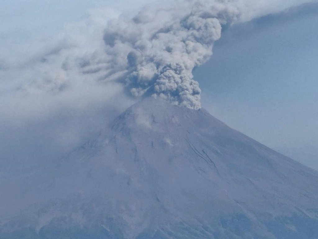 Actividad Volcánica en el Popocatépetl: Más de Mil Minutos de Tremor y Ceniza en Cinco Estados