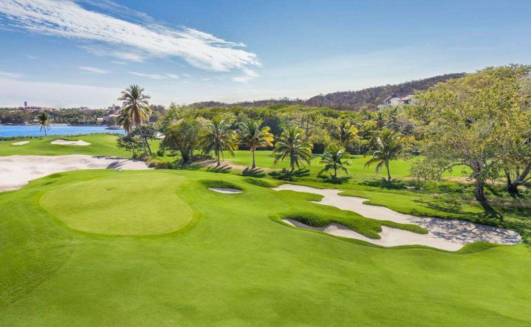 Transformación Ambiental en Huatulco: AMLO Anuncia Plan para el Campo de Golf de Ricardo Salinas Pliego