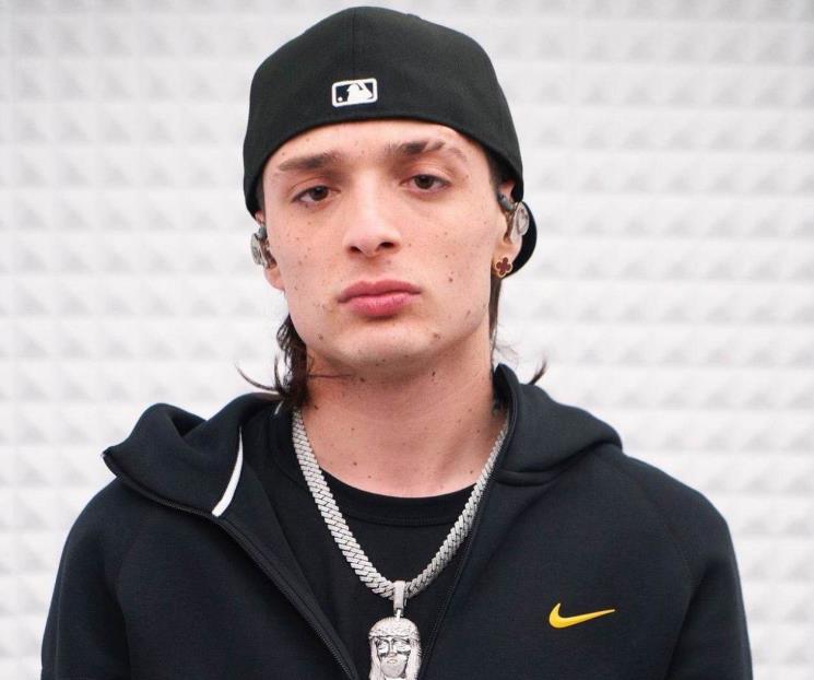Peso Pluma en Rehabilitación Tras Ruptura con Nicki Nicole; Cancela Presentaciones y Genera Controversia