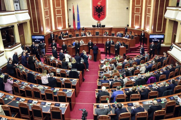 Albania Aprueba Controversial Plan para Alojar Migrantes Rescatados por Italia