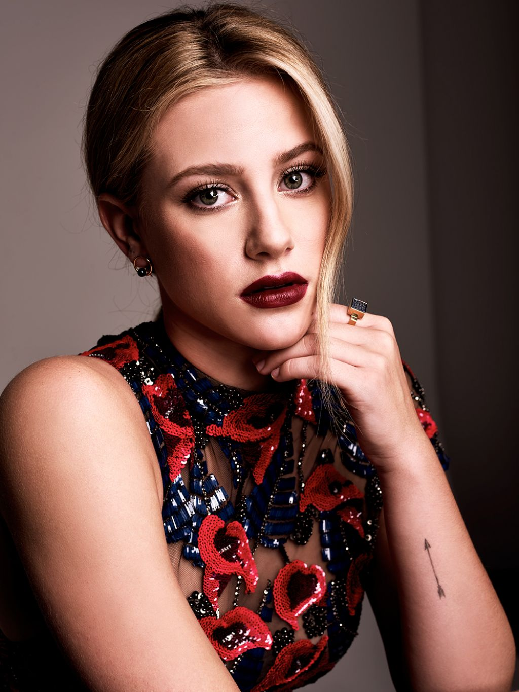 La actriz Lili Reinhart anuncia en redes sociales que tiene alopecia