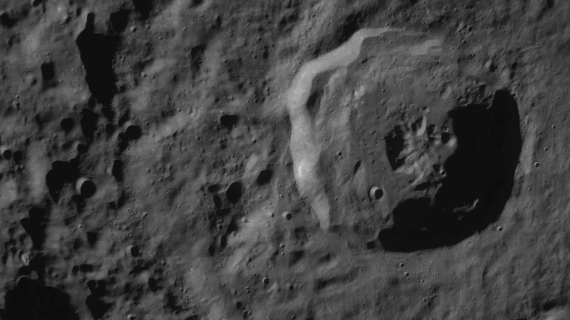 Odiseo Capta Impactante Imagen Lunar Horas Antes de su Histórico Alunizaje