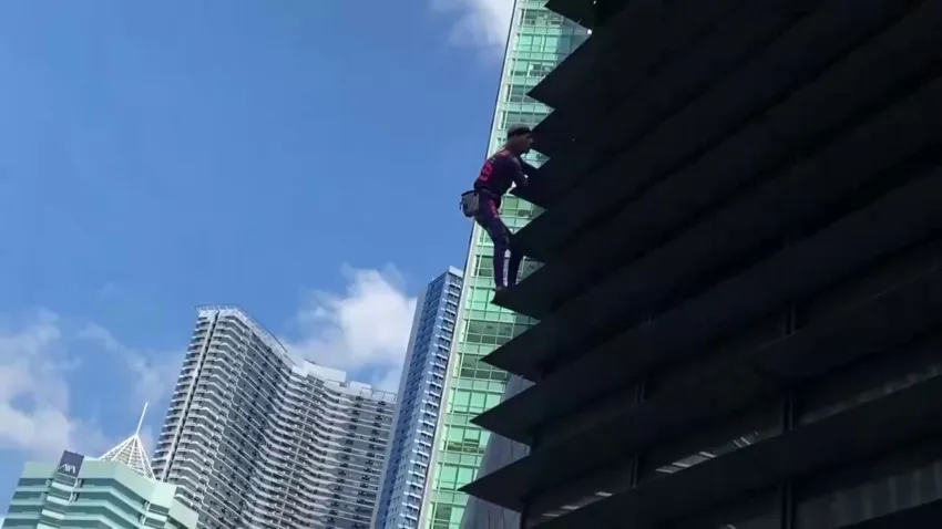 El “Hombre Araña” Francés Escala Rascacielos en Manila y es Detenido