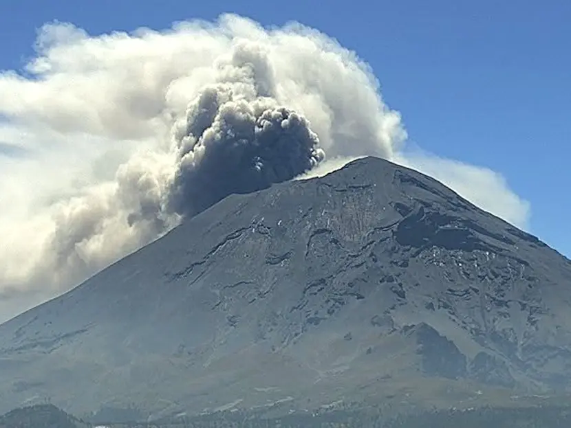 Popocatépetl Sigue Activo: Más de 17 Horas de Tremor y Ceniza en 14 Municipios de Puebla
